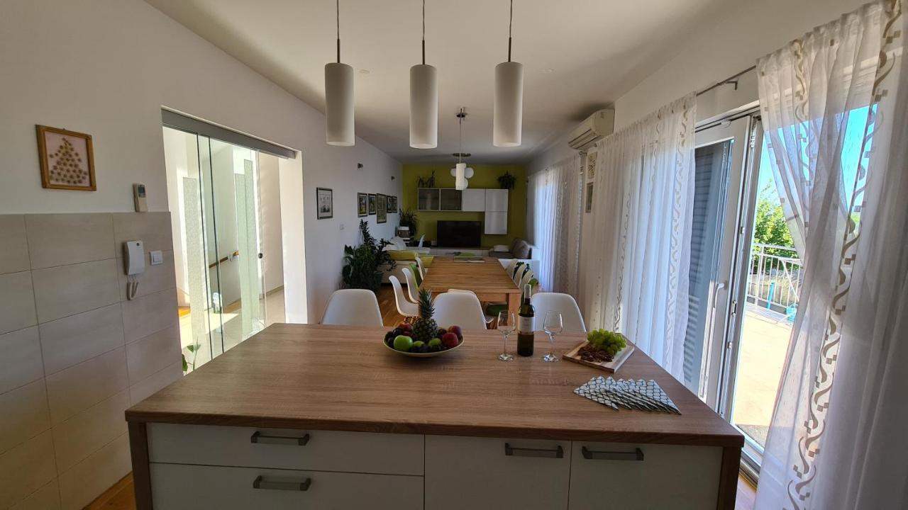 Vila Luxury Villa Ana With Private Pool And Sea View Kastela