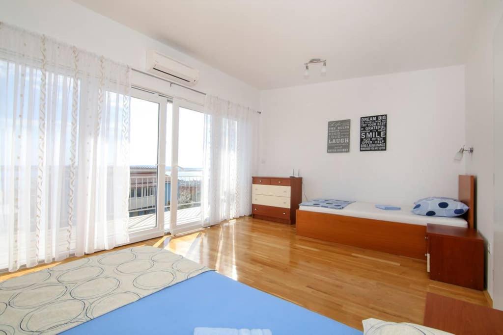 Vila Luxury Villa Ana With Private Pool And Sea View Kastela