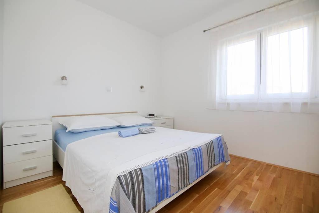 Vila Luxury Villa Ana With Private Pool And Sea View Kastela