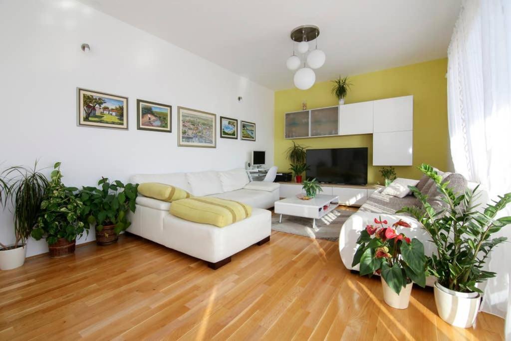 Vila Luxury Villa Ana With Private Pool And Sea View Kastela